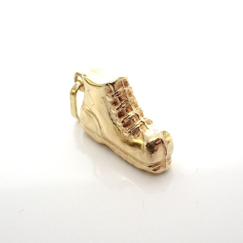 Image 4 of Gold pendant of a shoe