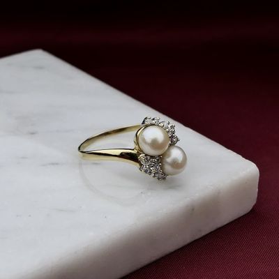 Gold ring with pearl and diamond 0.28 ct. Image 2 of Gold ring with pearl and diamond 0.28 ct.