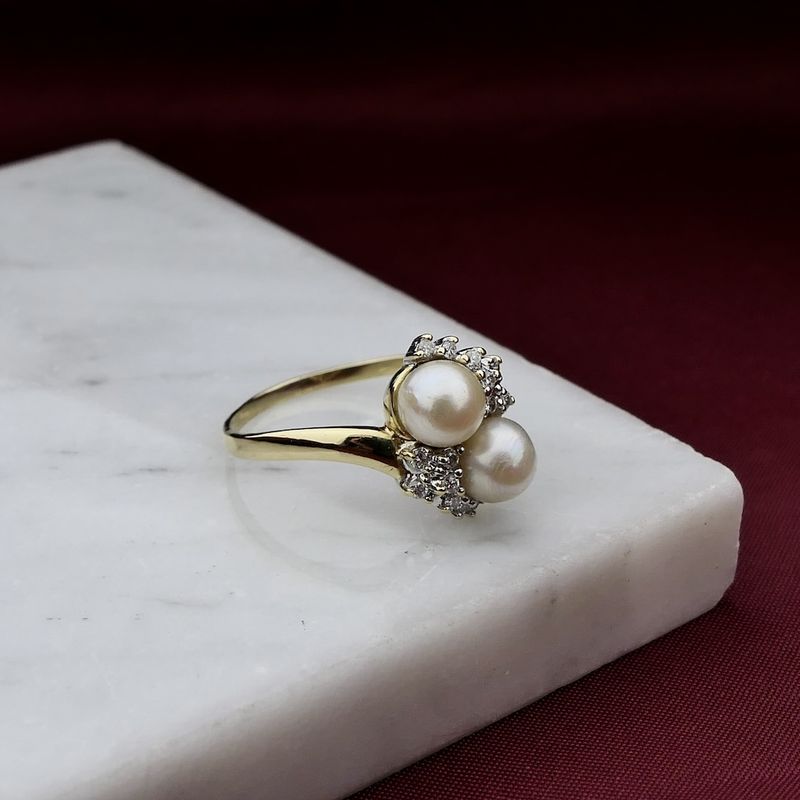 Image 2 of Gold ring with pearl and diamond 0.28 ct.