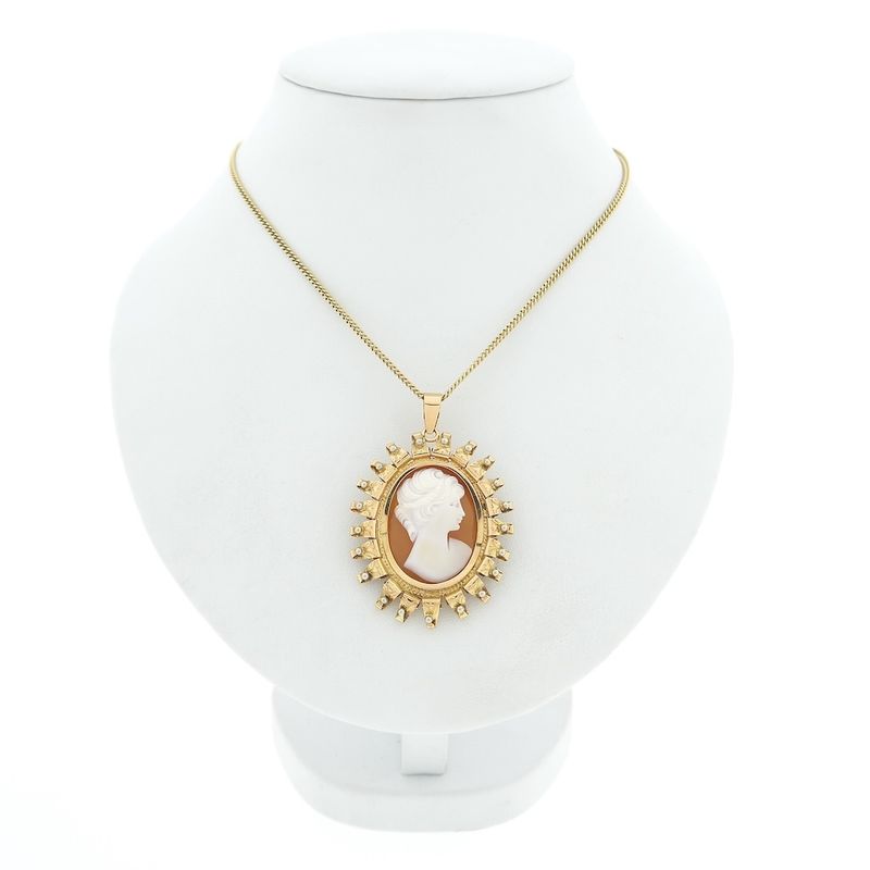 Image 12 of Vintage gold pendant/brooch with cameo