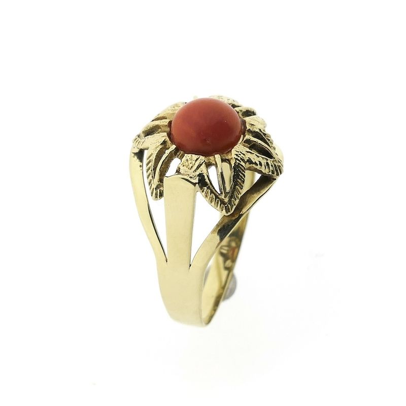Image 7 of Gold ring with red coral | Vintage