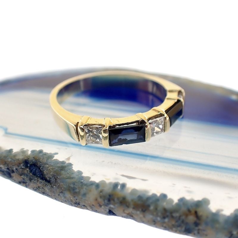 Image 7 of Gold ring with diamond and sapphire | 0.30 ct.
