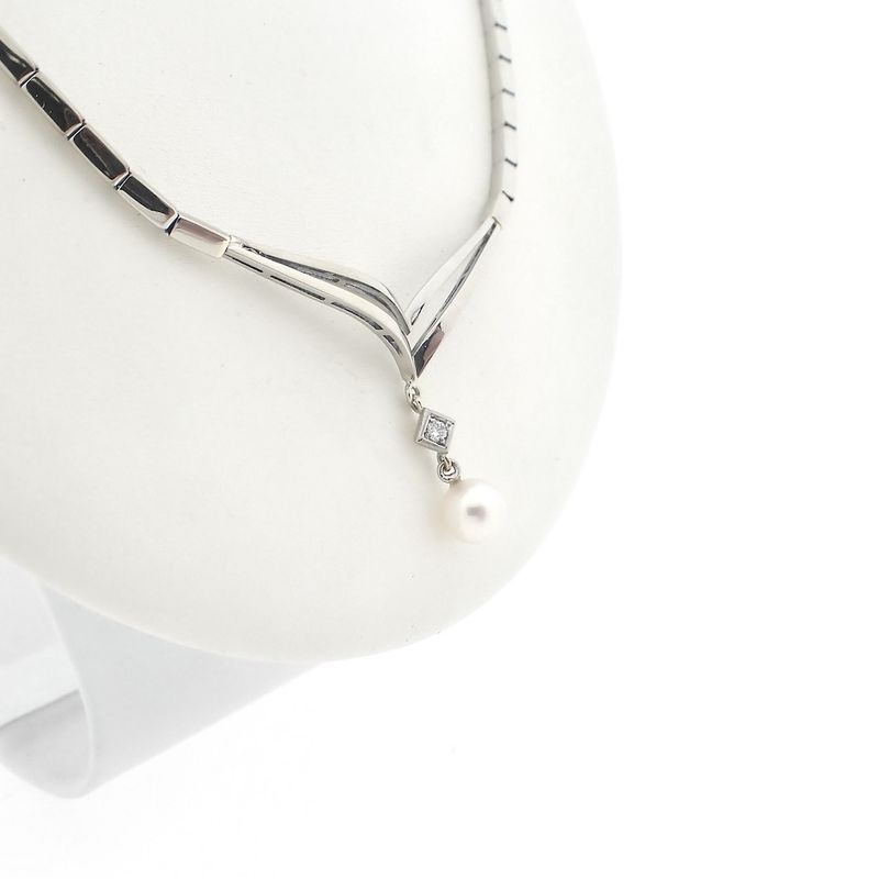 Image 4 of White gold necklace with pearl and diamond 0.05 ct.
