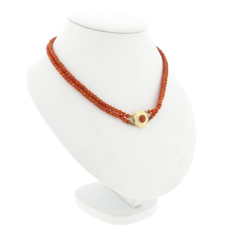 Image 3 of Red coral bead choker with gold clasp; Antique | 35.5 cm