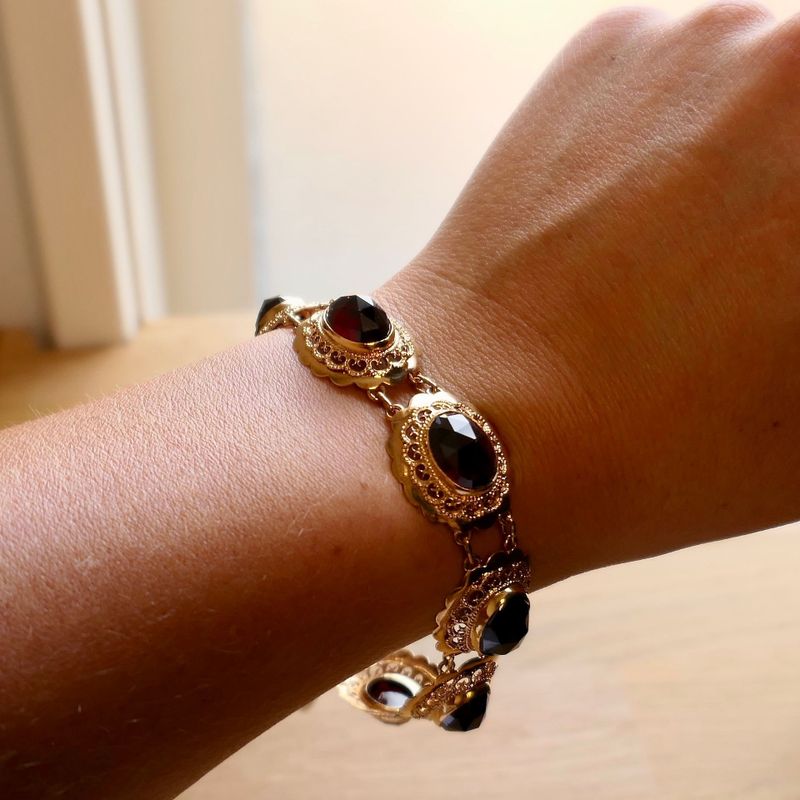 Image 13 of Antique Gold Boat Bracelet with Garnet | 18 cm