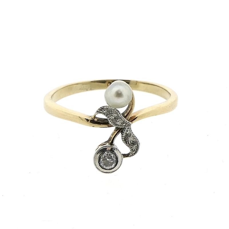 Image 3 of Gold ring with pearl and diamond | 0.10 ct.