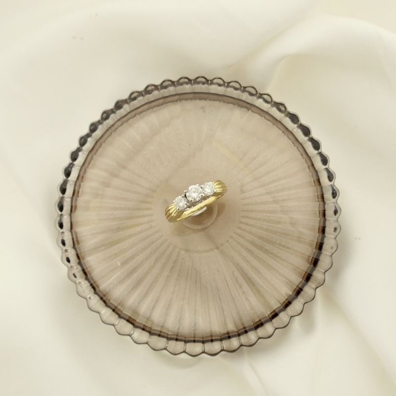 Image 2 of Gold (engagement) ring with diamond 0.88 ct.