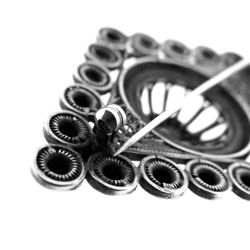 Image 9 of Vintage silver Zeeland button brooch