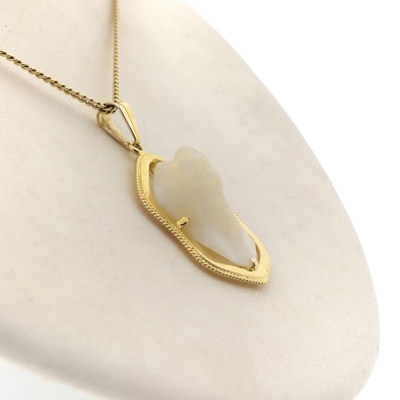 Image 8 of Gold pendant with quartz gemstone