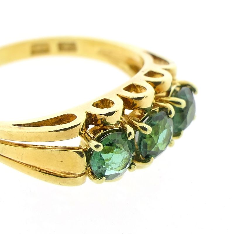 Image 3 of Gold ring with emerald