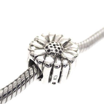 Pandora charm; Silver; Daisy Image 2 of Pandora charm; Silver; Daisy