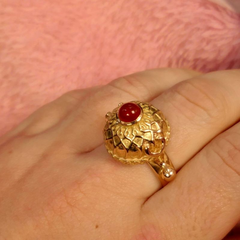 Image 10 of Vintage two-tone gold ring with carnelian
