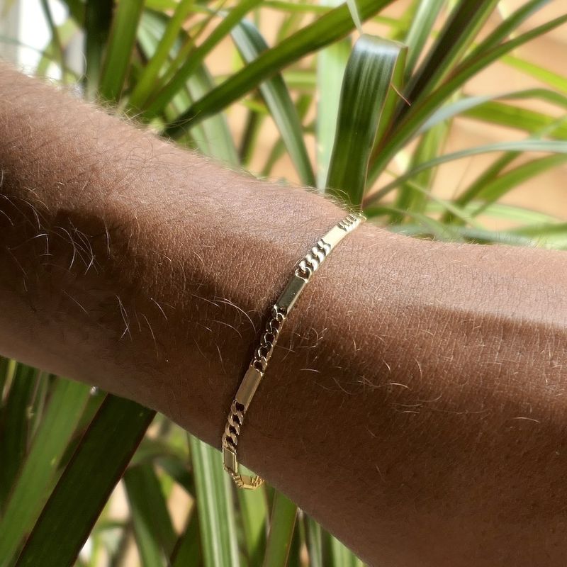 Image 10 of Gold closed Figaro link bracelet | 20 cm