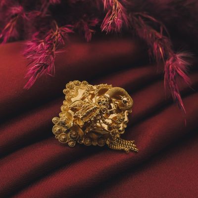 Image 2 of Gold brooch of a hat bell | Filigree technique