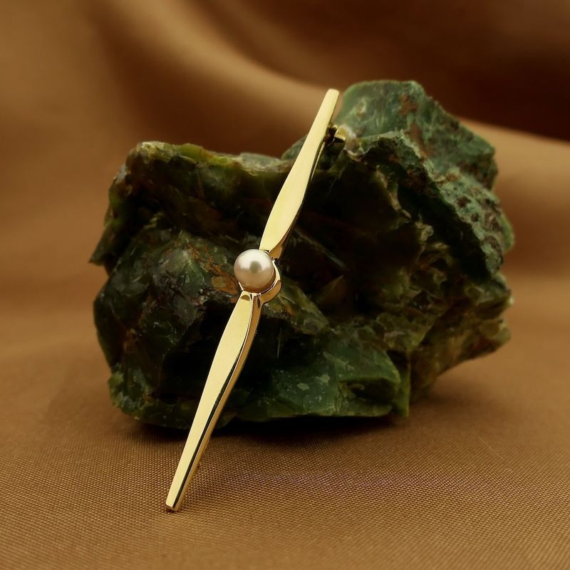 Image 2 of Vintage gold brooch with cultured pearl