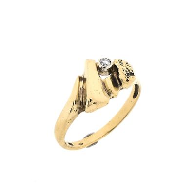 Image 1 of Gold ring with diamond; 0.03 ct.