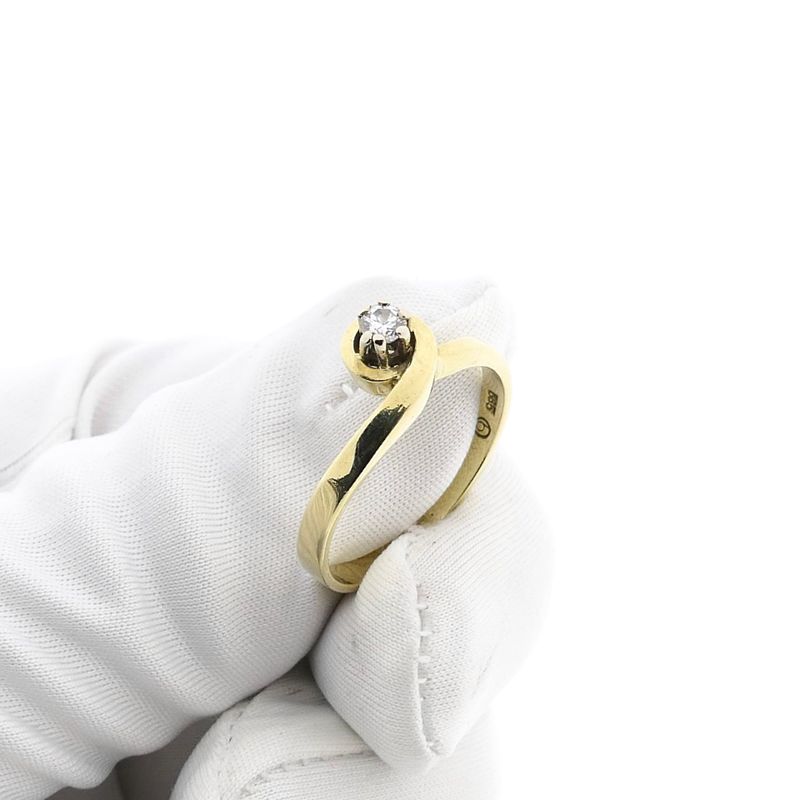 Image 9 of Golden solitaire ring with diamond; 0.11 ct.