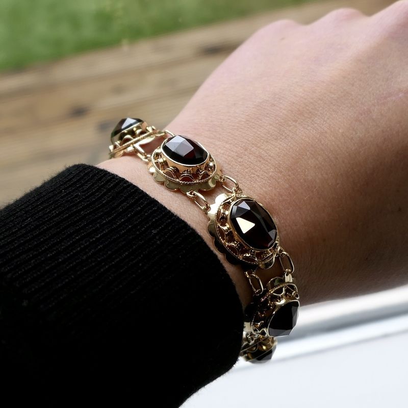 Image 7 of Antique gold boat bracelet with garnet