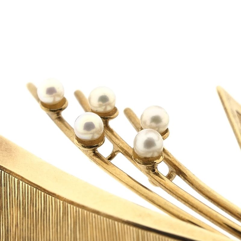 Image 3 of Vintage gold brooch with pearls