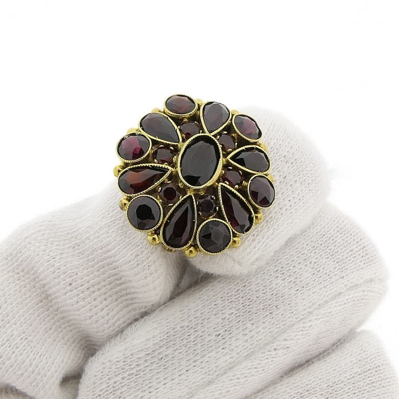 Image 10 of Vintage gold brooch with garnet