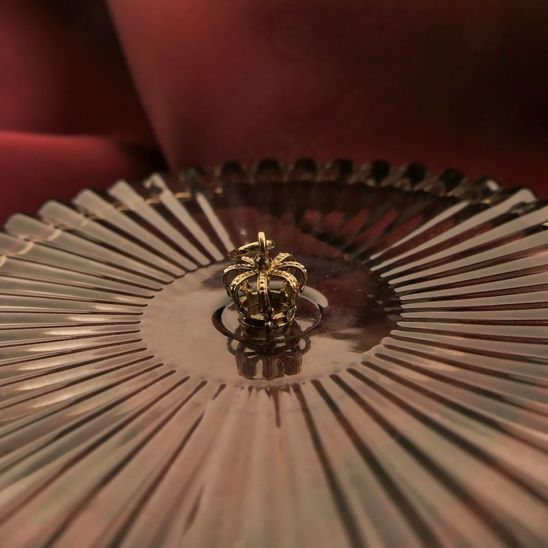 Image 4 of Rose gold pendant of a crown