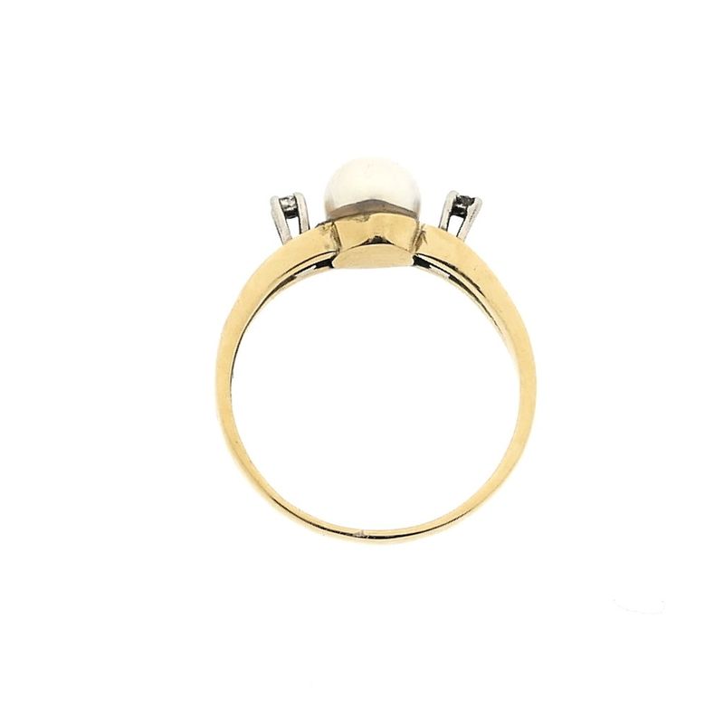 Image 3 of Gold ring with pearl and diamonds; 0.04 ct.