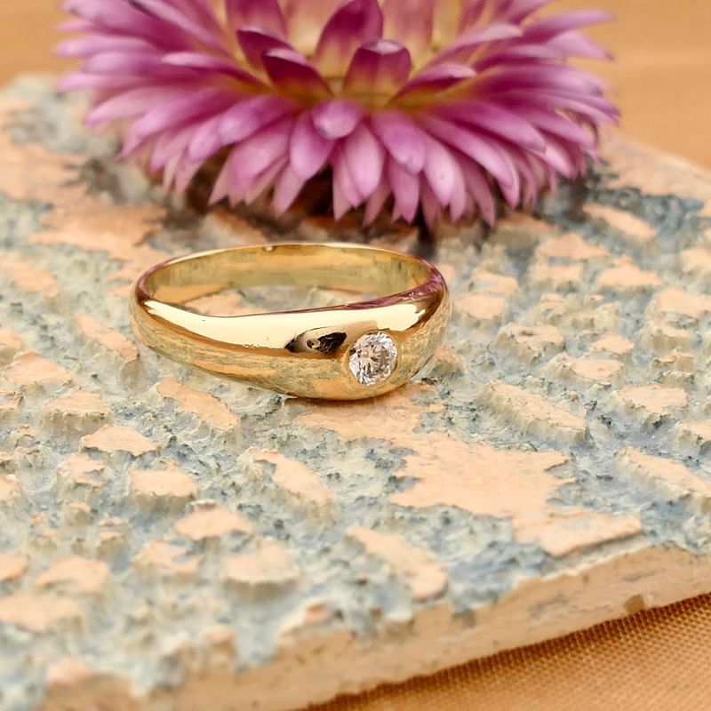 Afbeelding 2 van Gouden solitairring met diamant; 0,10 ct.