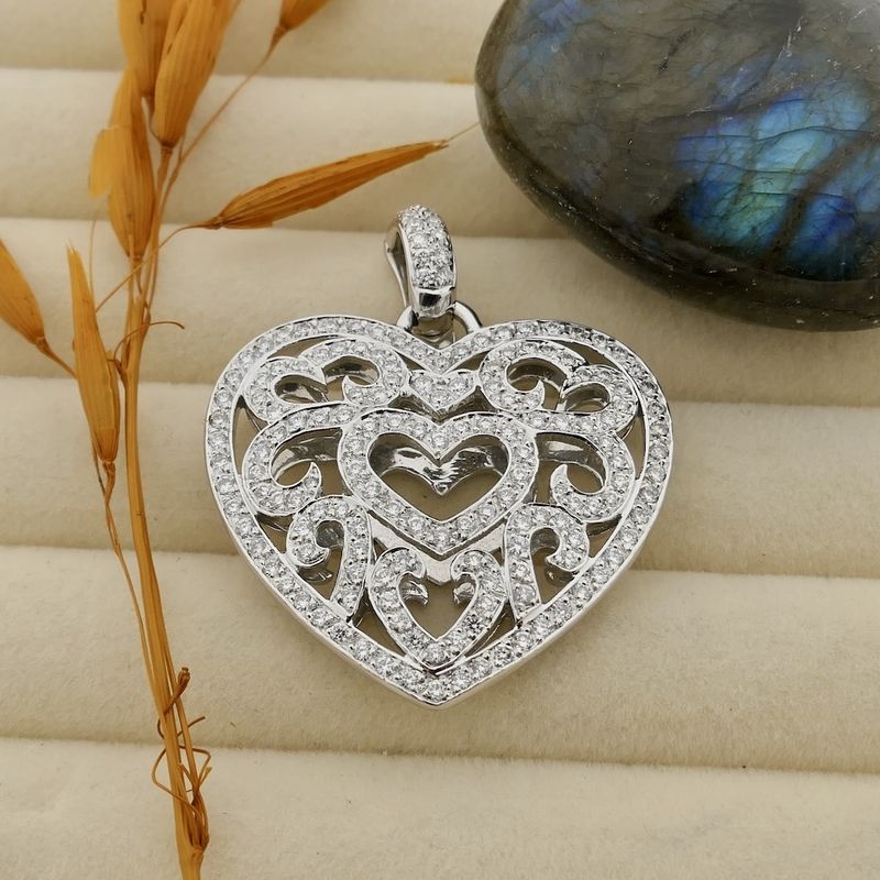 Image 10 of White gold heart pendant with diamonds; 0.815 ct.