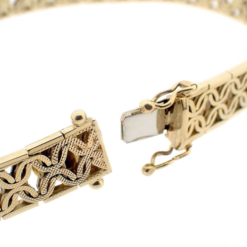 Image 10 of Gold link bracelet with pattern
