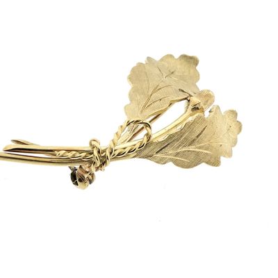 Image 2 of Gold brooch of oak leaves
