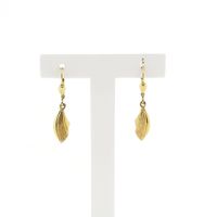Gouden oorhangers met gravures