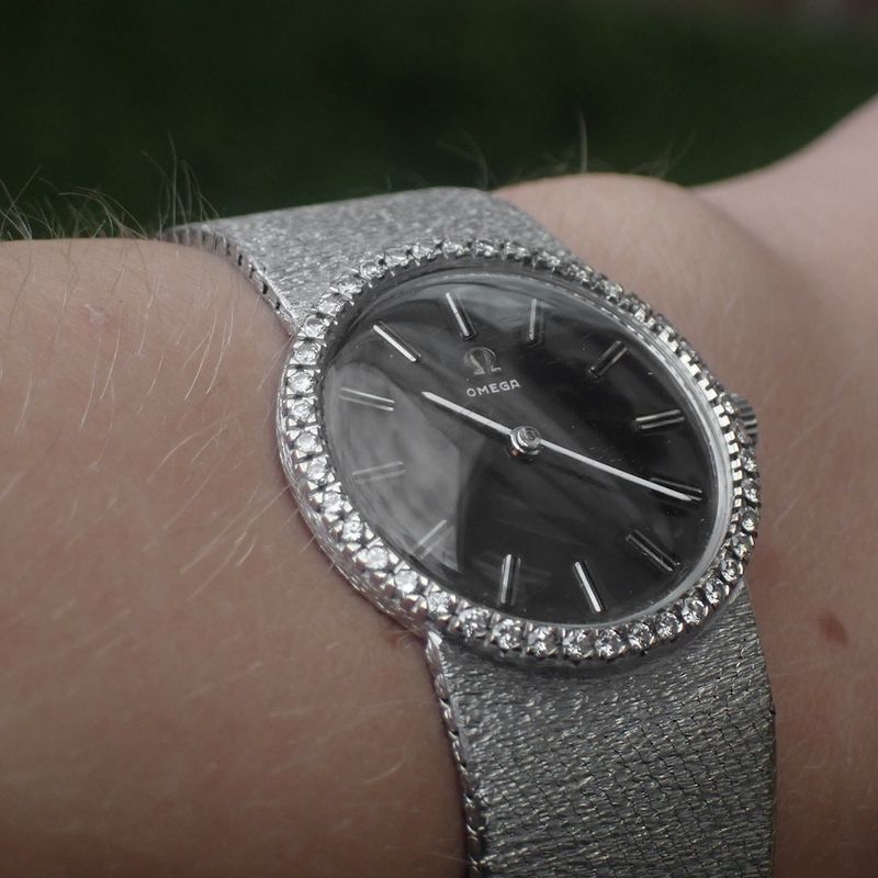 Image 11 of Omega Vintage 'Cocktail'; 18k white gold women's watch with diamonds