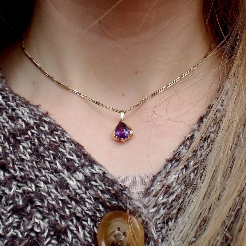 Image 8 of Gold pendant with amethyst