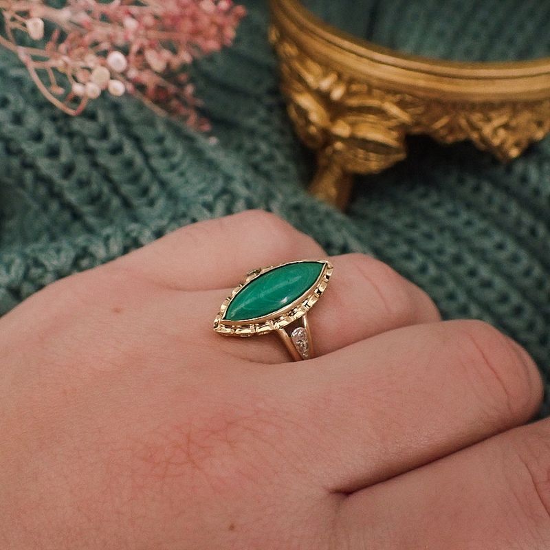 Image 4 of 18-karat gold women's ring with malachite and diamonds | 0.04 ct.