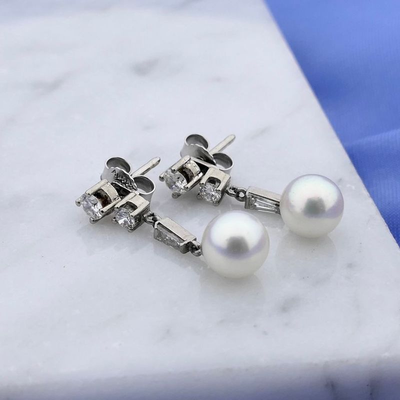 Image 2 of White Gold Earrings with Pearl & Diamonds