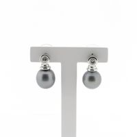 18-karat white gold stud earrings with Tahitian pearl and diamond | 0.50 ct.