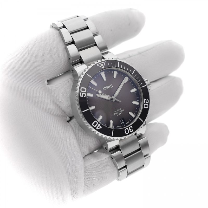Image 7 of Oris Aquis Date '5-Days' Automatic Watch