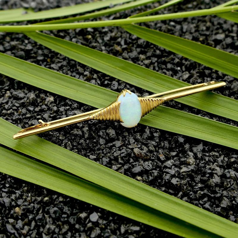 Image 2 of Golden brooch with opal