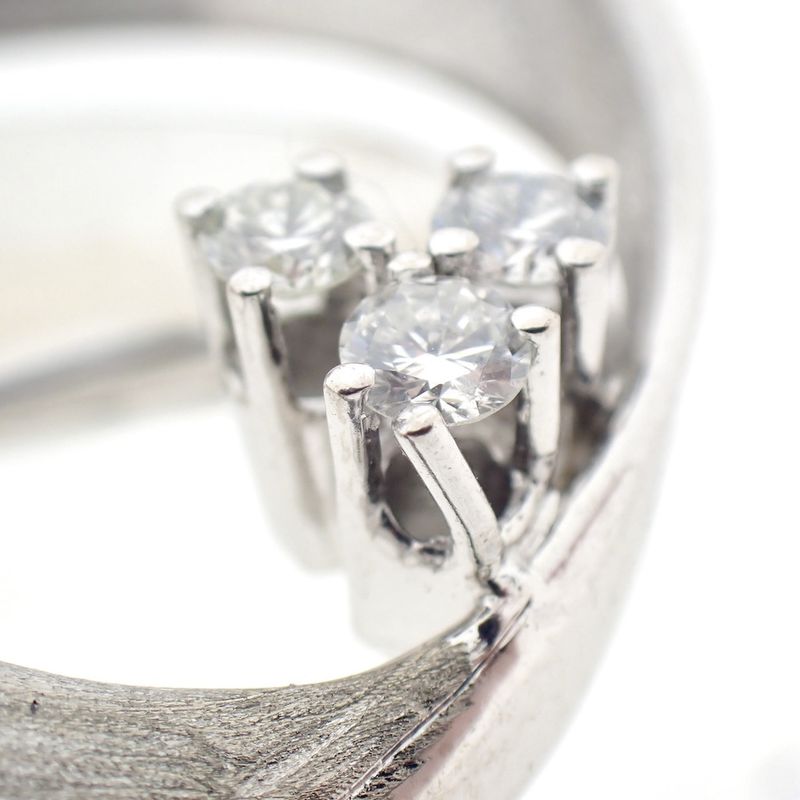 Image 4 of White gold brooch with diamonds; 0.18 ct.