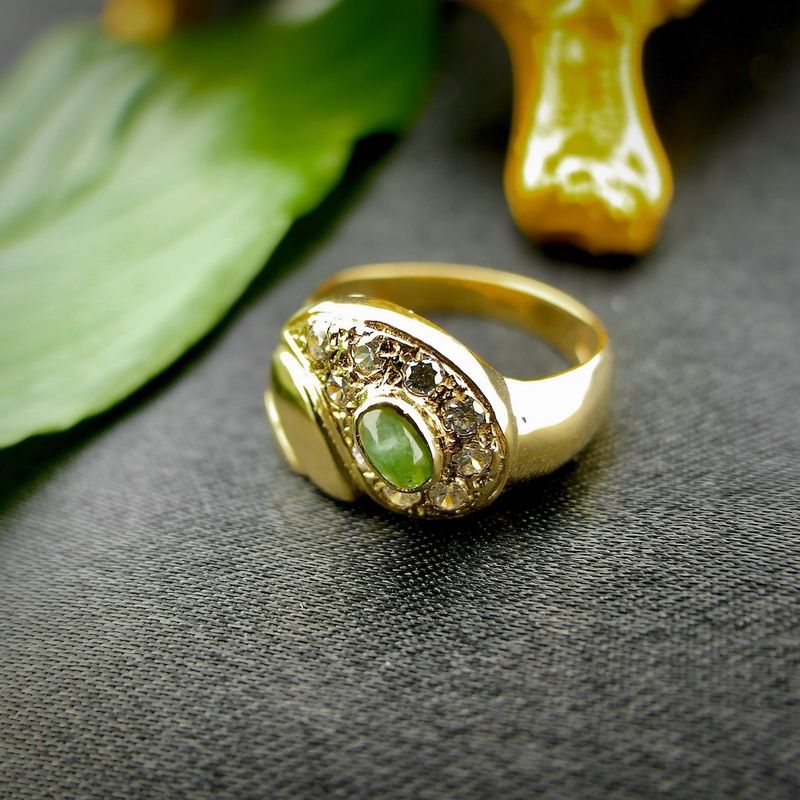 Image 9 of Vintage gold ring with emerald