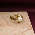 Image 2 of Vintage gold ring with pearl