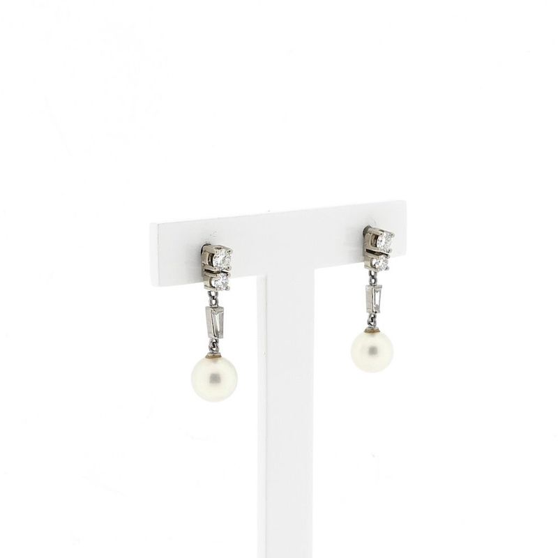Image 3 of White Gold Earrings with Pearl & Diamonds