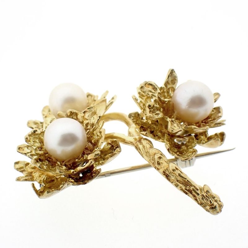 Image 3 of Golden flower brooch with pearls