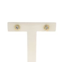 Gold stud earrings with zirconia