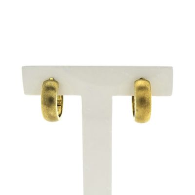 Gold earrings Image 1 of Gold earrings