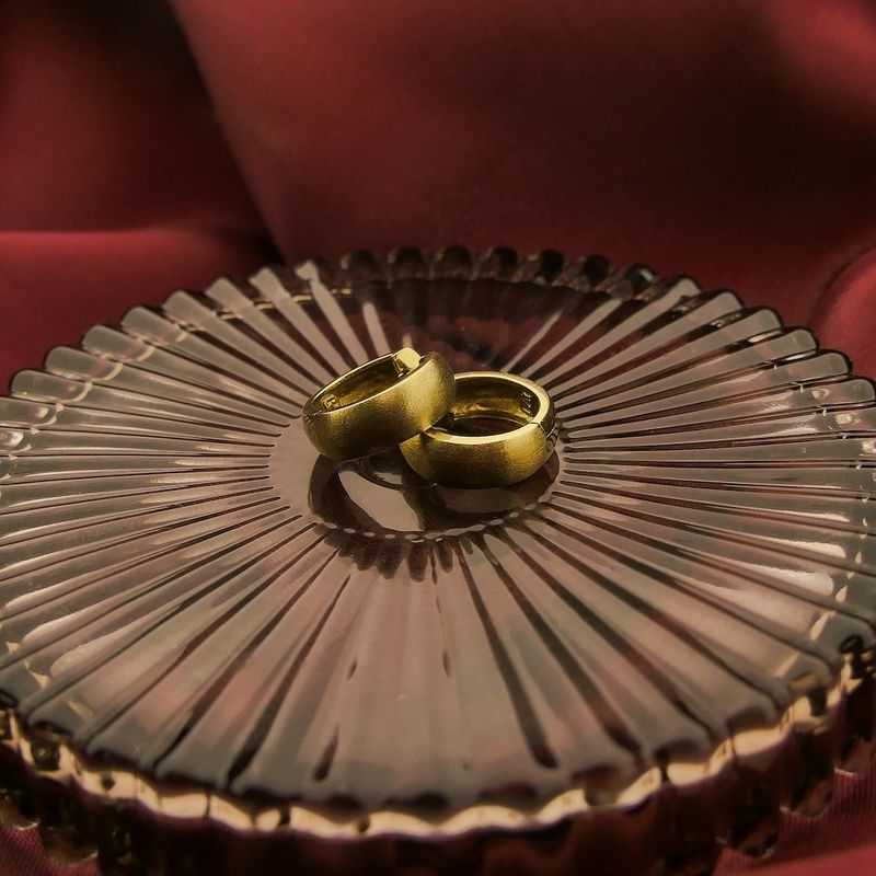 Image 2 of Gold earrings