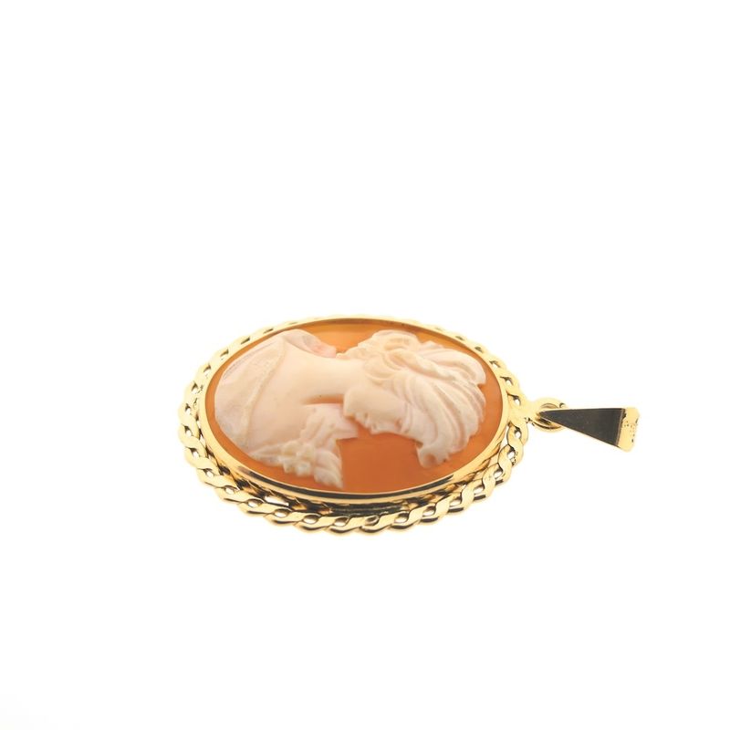 Image 8 of Gold pendant with cameo