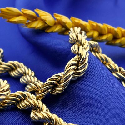 Gold twisted link chain Image 2 of Gold twisted link chain