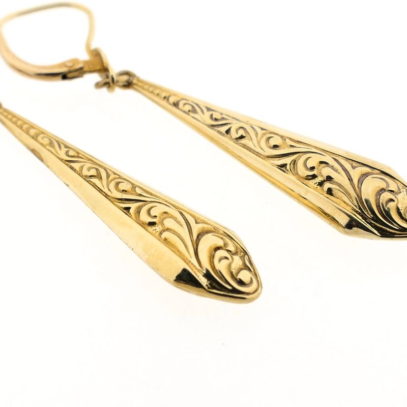 Image 4 of Gold earring with pattern