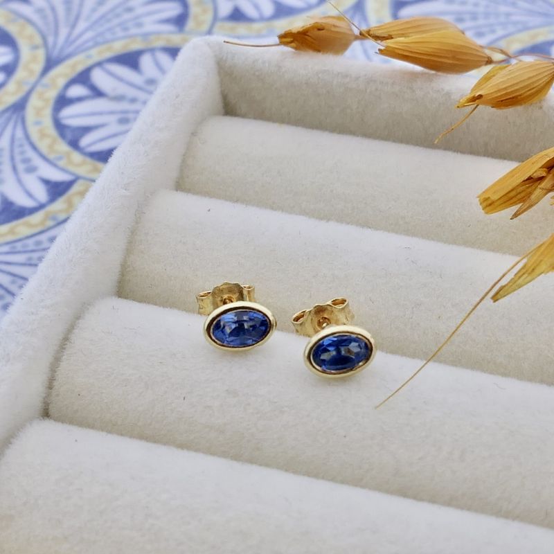 Image 5 of 18 carat gold stud earrings set with tourmaline